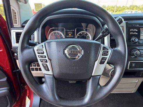 Used 2018 Nissan Titan SV AWD/4WD image 18