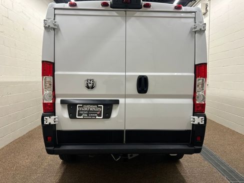 Used 2025 RAM ProMaster 2500 w/ Convenience Group FWD image 3