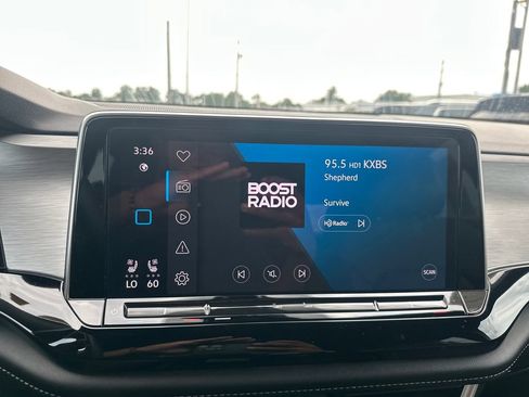 Used 2024 Volkswagen Atlas Cross Sport SE FWD image 18