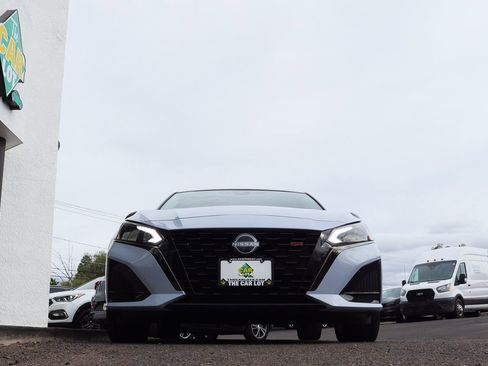 Used 2023 Nissan Altima 2.5 SR image 17