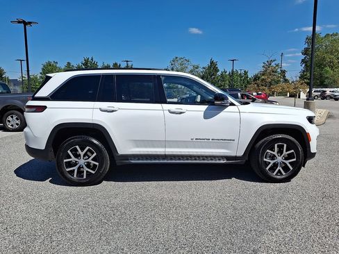 Used 2025 Jeep Grand Cherokee Limited AWD/4WD image 11