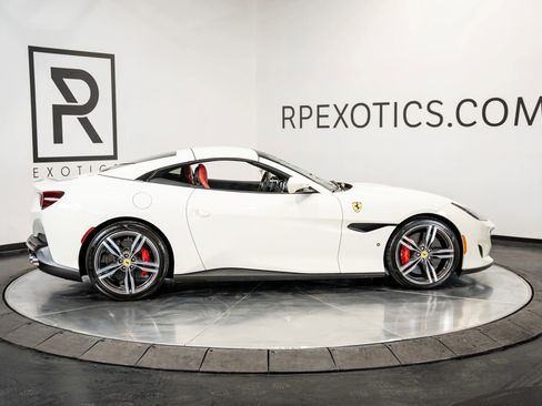 Used 2019 Ferrari Portofino image 9