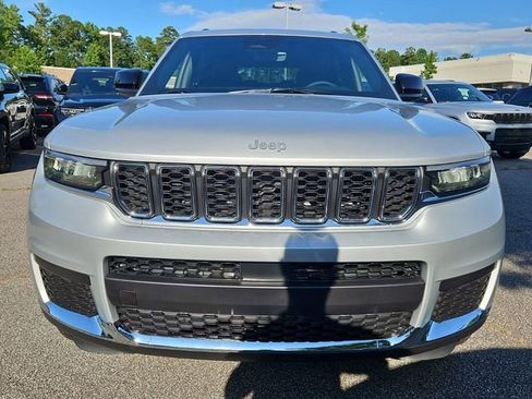 New 2025 Jeep Grand Cherokee L Laredo image 2