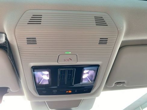 New 2025 Volkswagen Tiguan SE image 44