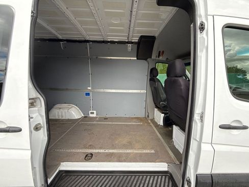 Used 2017 Mercedes-Benz Sprinter 2500 image 22