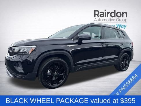 Used 2023 Volkswagen Taos SE w/ Panoramic Sunroof Package AWD/4WD image 3