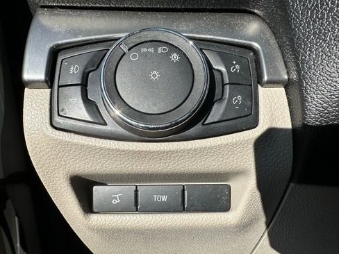 Used 2018 Ford Explorer XLT w/ Equipment Group 202A image 19