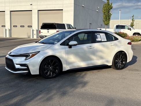 Used 2023 Toyota Corolla XSE FWD image 5