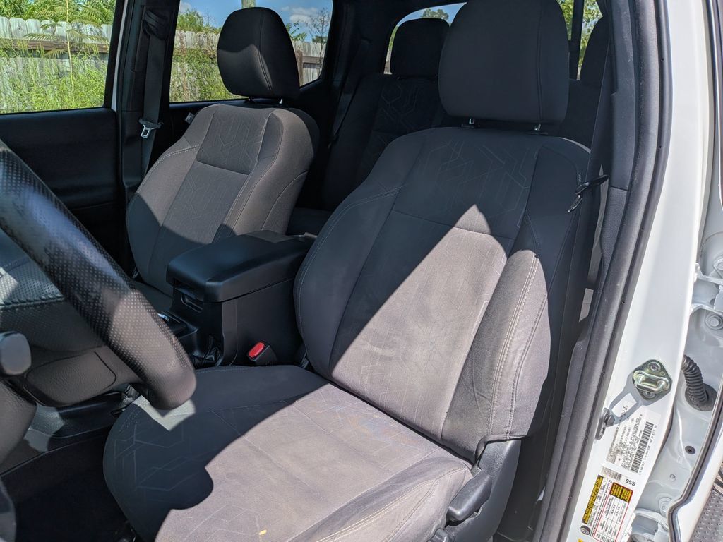 Used 2016 Toyota Tacoma TRD Sport w/ Premium & Technology Package RWD image 11