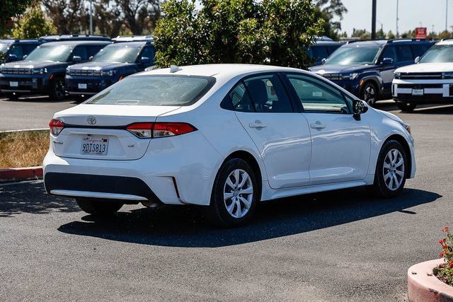 Used 2022 Toyota Corolla LE FWD image 5