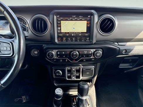 Used 2022 Jeep Gladiator Willys image 14