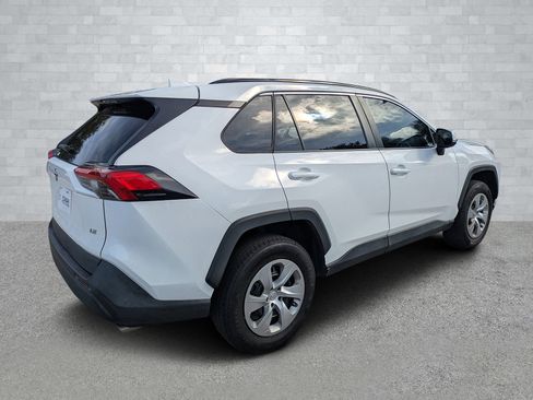 Used 2021 Toyota RAV4 LE image 4