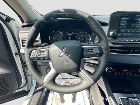 Used 2024 Mitsubishi Outlander SE FWD image 11