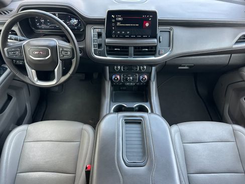Used 2024 GMC Yukon SLT AWD/4WD image 3