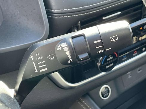 Used 2023 Nissan Rogue SL w/ SL Premium Package image 23