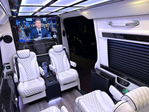 Used 2024 Mercedes-Benz Sprinter 3500 image 2