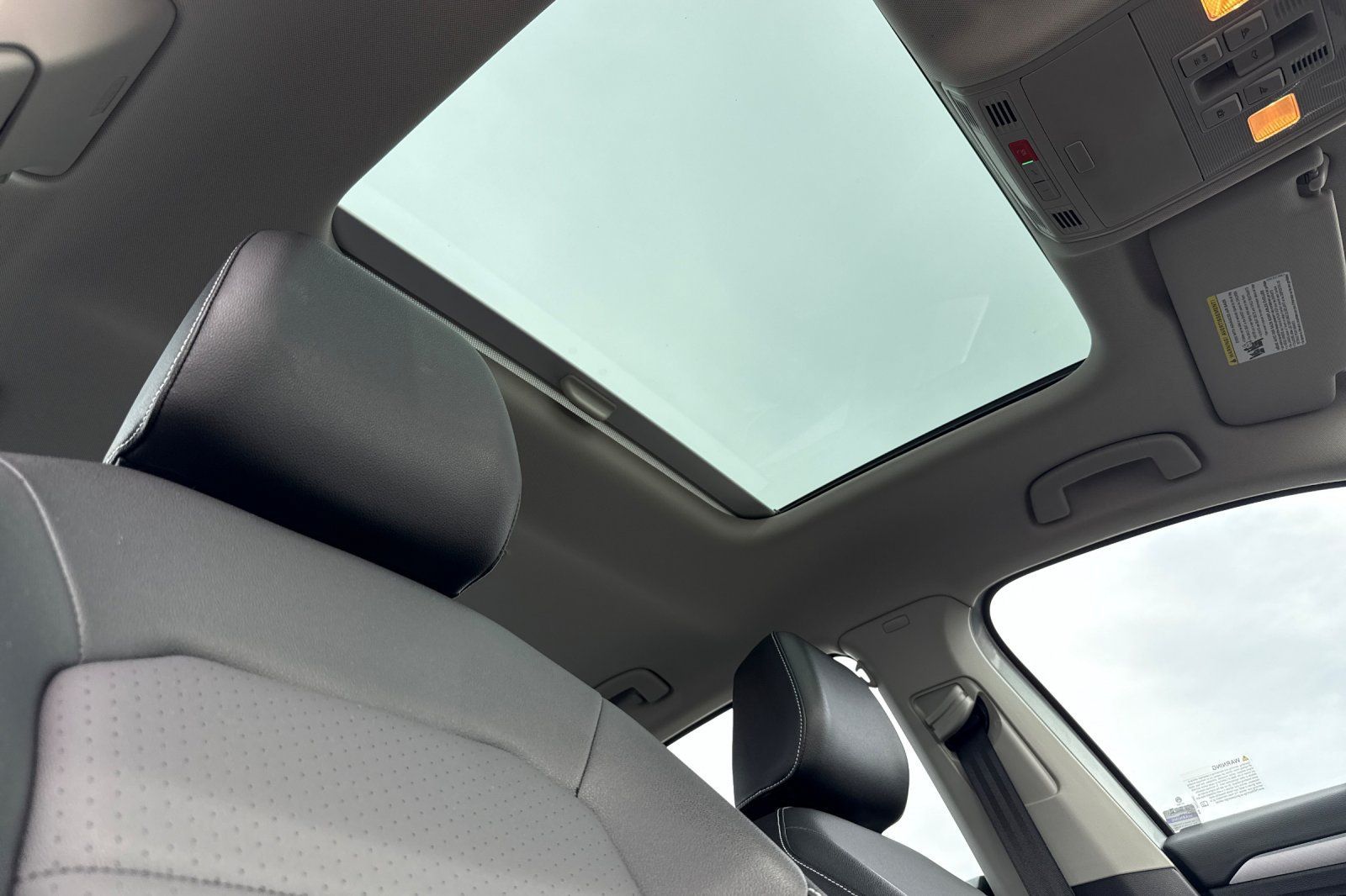 Used 2024 Volkswagen Jetta SE w/ Panoramic Sunroof Package FWD image 16