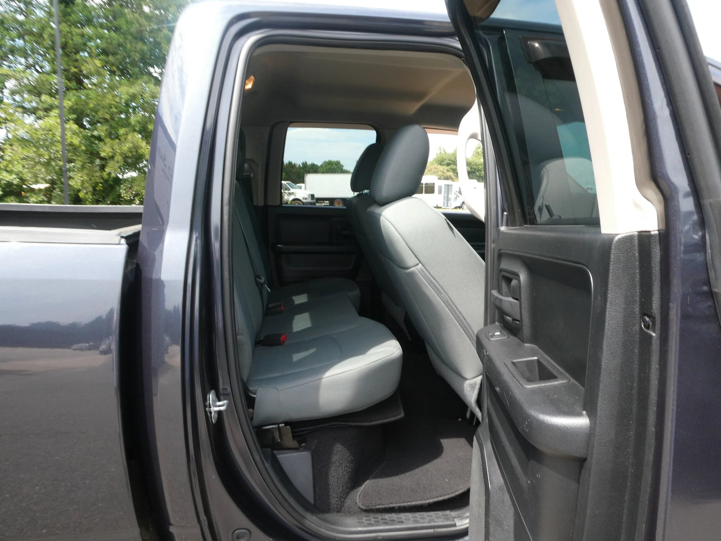 Used 2014 RAM 1500 Express RWD image 24