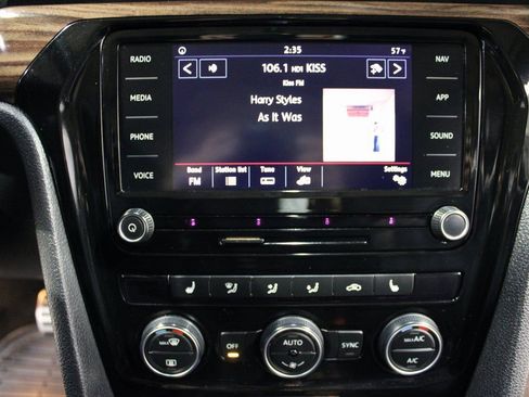 Used 2022 Volkswagen Passat 2.0T image 23