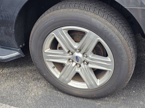 Used 2020 Ford Expedition XLT w/ Equipment Group 202A RWD image 6