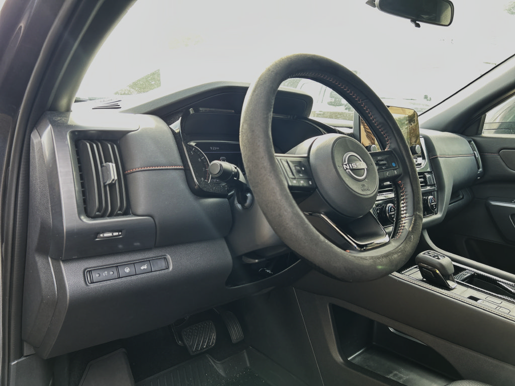 Used 2025 Nissan Pathfinder Rock Creek AWD/4WD image 10