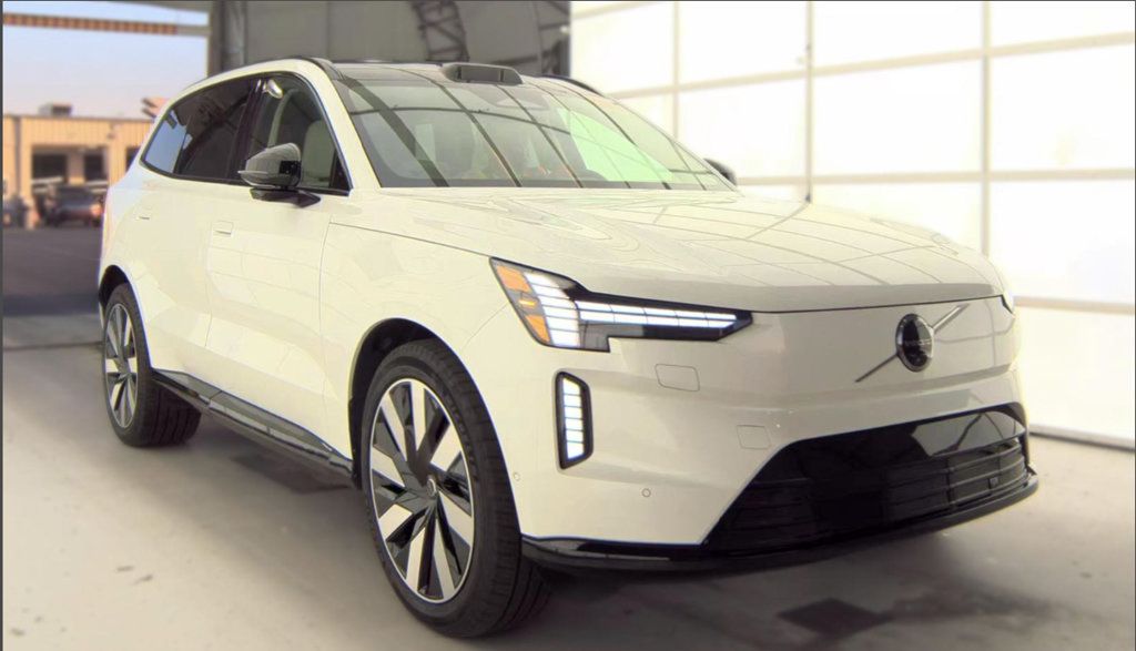 Used 2025 Volvo EX90 Ultra AWD/4WD image 5