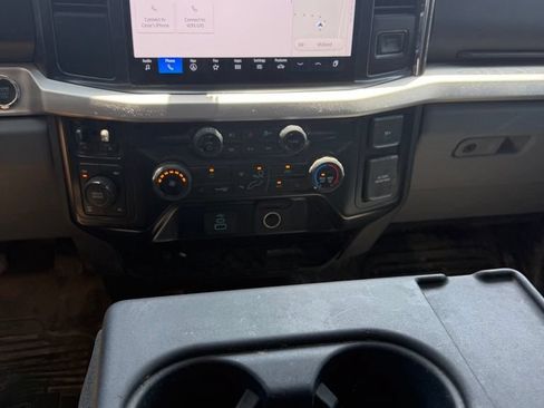 Used 2025 Ford F250 XLT w/ Black Appearance Package AWD/4WD image 17