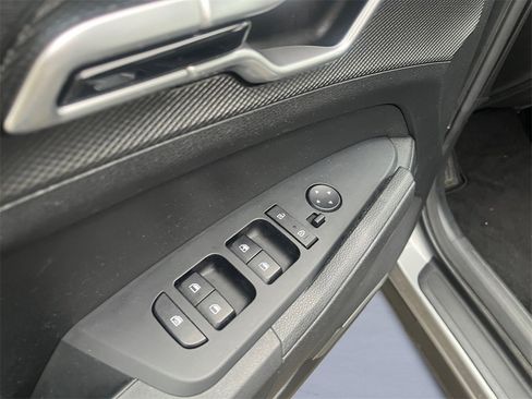Used 2024 Kia Sportage LX image 9