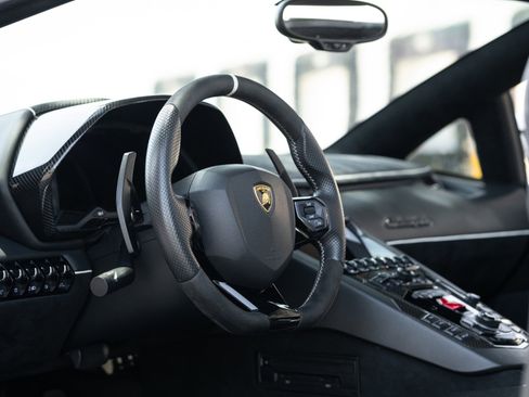 Used 2020 Lamborghini Aventador SVJ AWD/4WD image 55