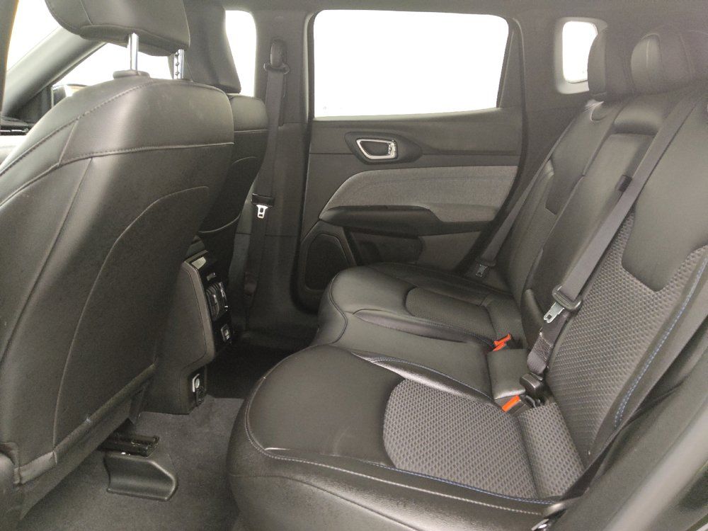 Used 2025 Jeep Compass Latitude AWD/4WD image 18