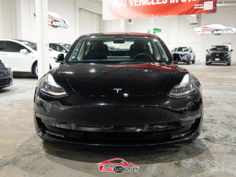 Used 2022 Tesla Model 3 Standard Range image 2