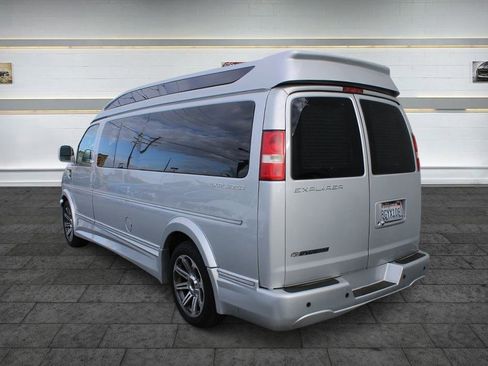 Used 2018 Chevrolet Express 2500 Extended w/ Enhanced Convenience Package image 5