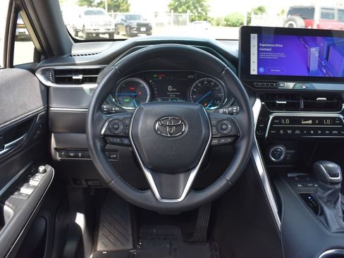 Used 2024 Toyota Venza XLE AWD/4WD image 15
