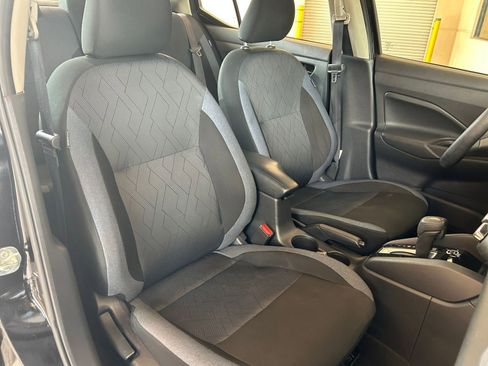 Used 2025 Nissan Versa SV image 31