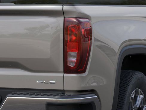 New 2026 GMC Sierra 1500 SLE image 11