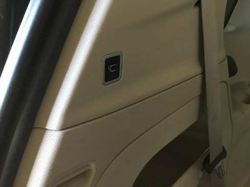 Used 2022 Chrysler Pacifica Touring-L image 48