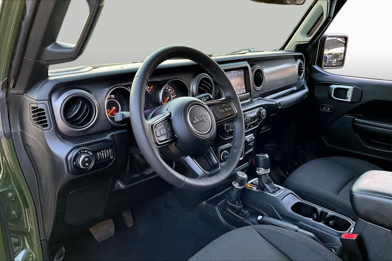 Used 2022 Jeep Gladiator Sport AWD/4WD image 15