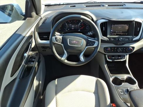 Used 2023 GMC Terrain SLE w/ Driver Convenience Package image 14