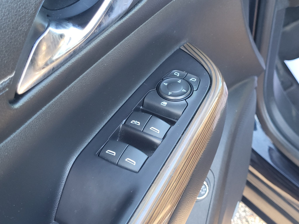 Used 2021 GMC Acadia SLE w/ Driver Convenience Package FWD image 19