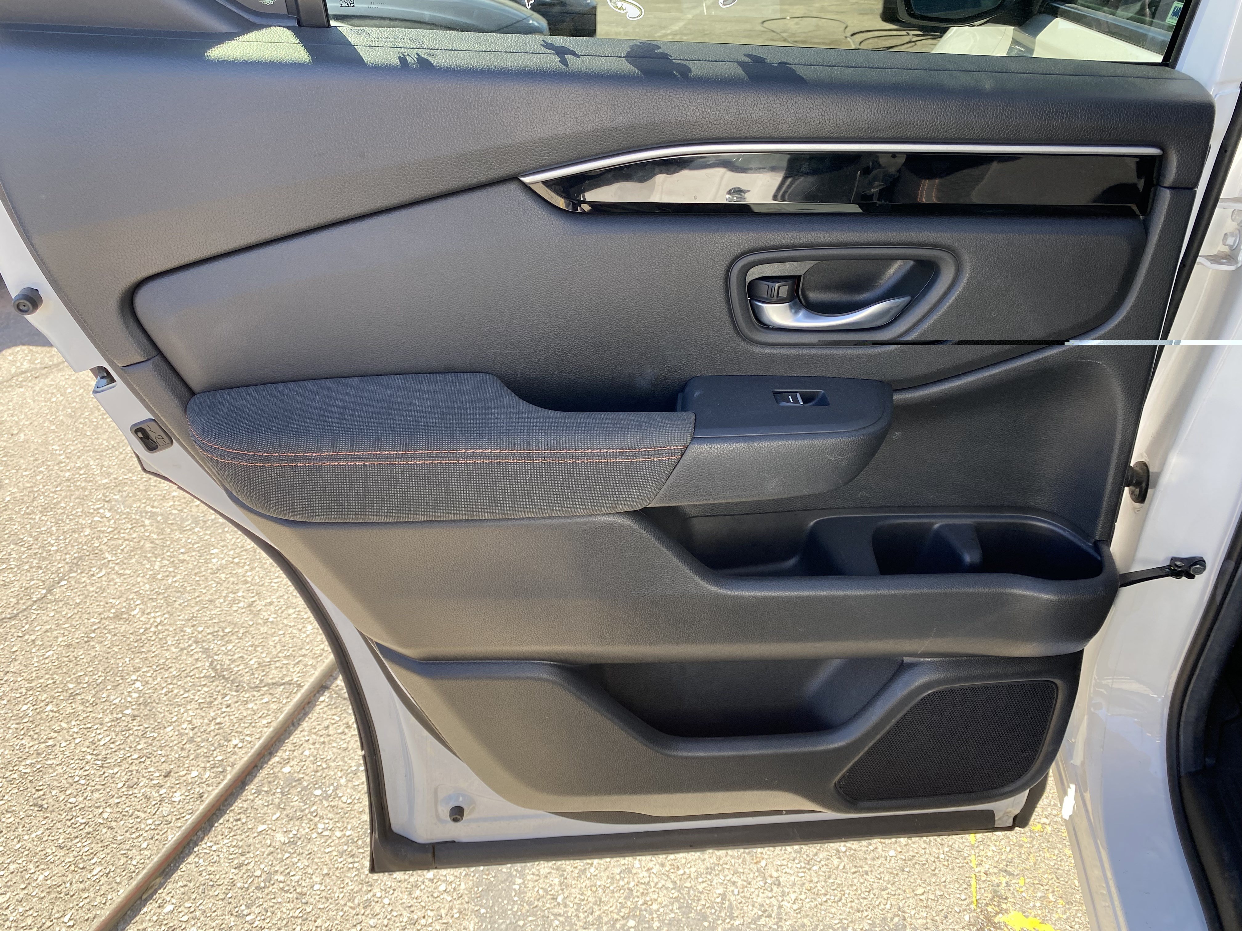 Used 2025 Honda Pilot Sport image 17