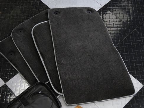 Used 2024 Bentley Flying Spur W12 image 44