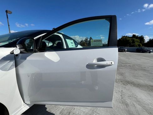 Certified 2025 Nissan Sentra SR image 13