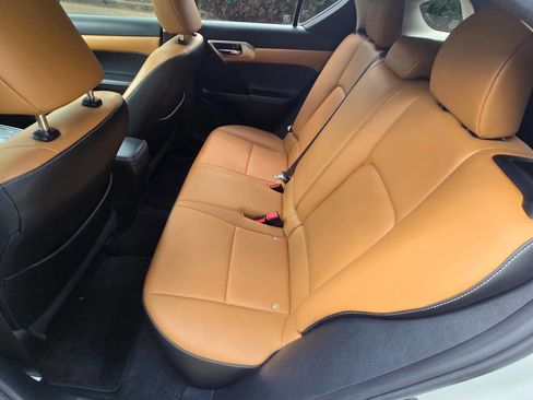 Used 2015 Lexus CT 200h w/ Navigation Package FWD image 14