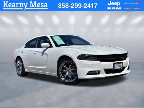 Used 2018 Dodge Charger SXT RWD image 1