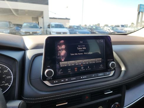 Used 2023 Nissan Rogue SV image 19