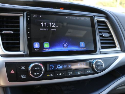 Used 2018 Toyota Highlander XLE FWD image 22