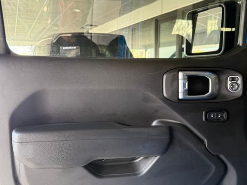 Used 2021 Jeep Wrangler Unlimited Rubicon image 12