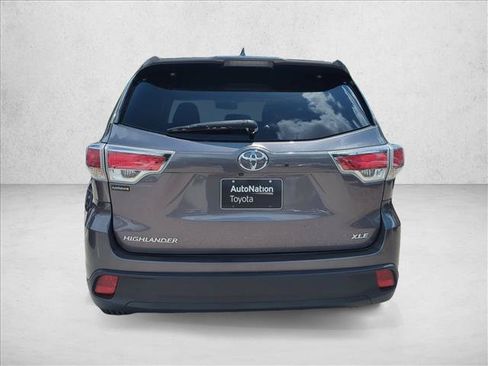 Used 2015 Toyota Highlander XLE FWD image 6