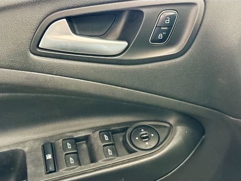 Used 2017 Ford Escape SE w/ SE Cold Weather Package AWD/4WD image 18