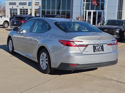 Used 2025 Toyota Camry Hybrid image 4